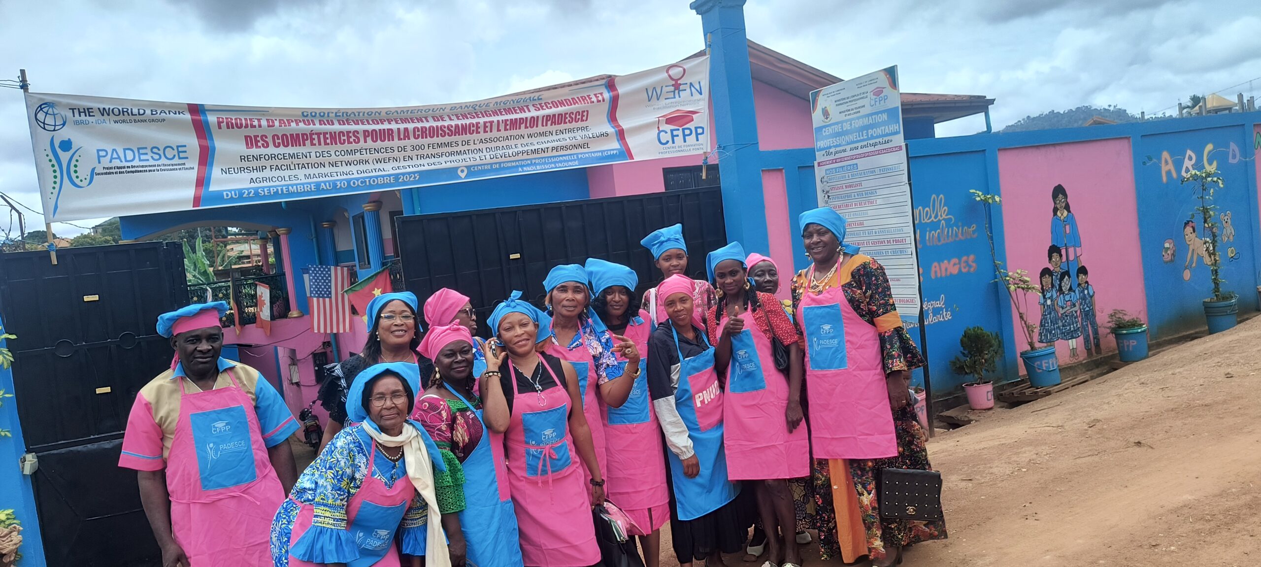 Dans le cadre de la coopération Cameroun-Banque Mondiale , avec le Programme d&rsquo;Appui au Développement de l&rsquo;Enseignement Secondaire pour la Croissance et l&rsquo;Emploi (PADESCE), le Centre de Formation Professionnelle Pontahh (CFPP) a débuté la formation en renforcement des compétences de 300 femmes de l&rsquo;Association Women Entrepreurship Facilitation Network ( WEFN) en transformation durables des chaines de valeurs agricoles , marketing digital , gestion de projets et développement personnel.